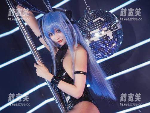 Luisa_零纱 这一点也不正经的Luisa_零纱浴缸黑丝作品,让我有种说不清的璀璨