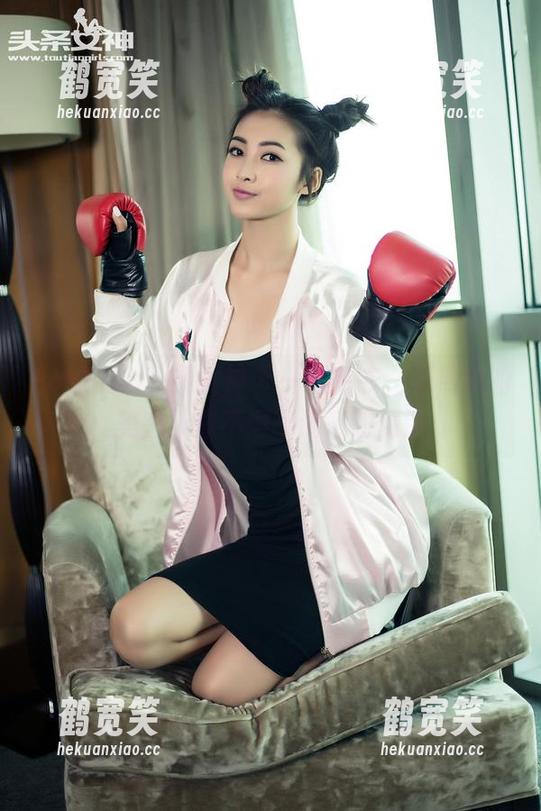 TouTiao头条女神-周熙妍 TouTiao头条女神 - 一件毛衣,周熙妍的美图让你不得不满意的精选