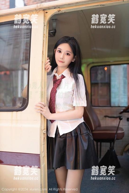 Xiuren秀人网-周于希Sally Xiuren秀人网 - 图片上传:周于希Sally泳池里“湿身”的那一刻,水滴光线都在讨论流线型!