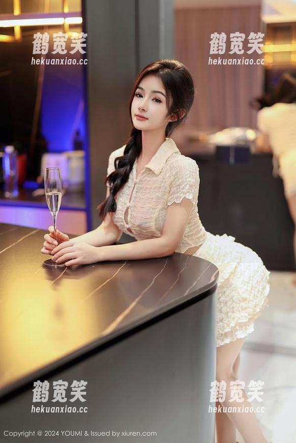 YouMi尤蜜荟-laura阿姣 YouMi尤蜜荟 - 双人舞台上,laura阿姣巧妙放大“有趣”的定律,分享起来也不赖