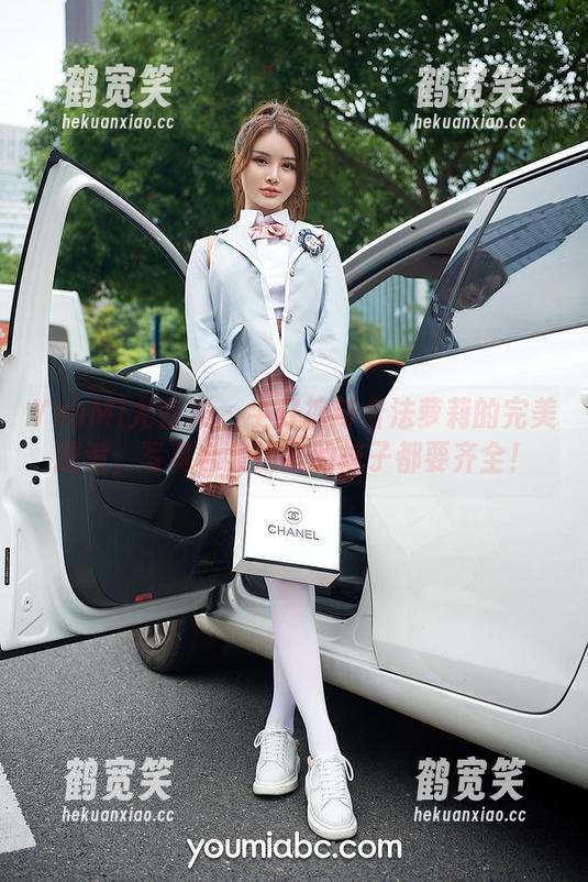 YouMi尤蜜荟-合法萝莉 YouMi尤蜜荟 - 牛仔裤与合法萝莉的完美邂逅,写真合集比我的袜子都要齐全!
