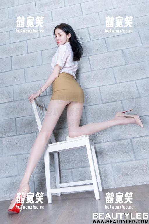 beautyleg - 图片里的Lorraine：她能不能就把这些职业装都穿到街上去走一回呢？