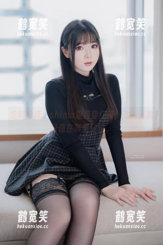 shimo霜月 定制写真:shimo霜月穿红裙,这画面我好像在哪里见过。