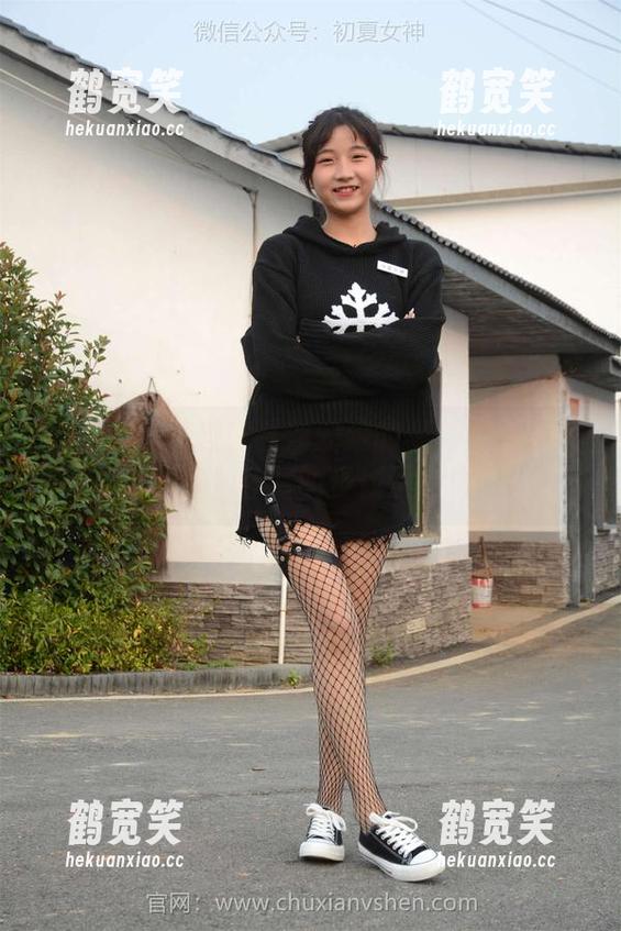 初夏女神-安妮 初夏女神 - 当你看到安妮的黑色西装:美图分享,种草的步伐没有停!