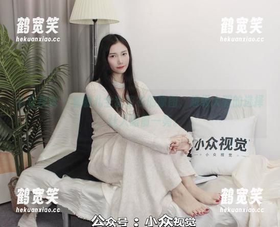 小众视觉 - 看敏儿全套皮衣的原图，超级大胆的选择，让人眼前一亮。