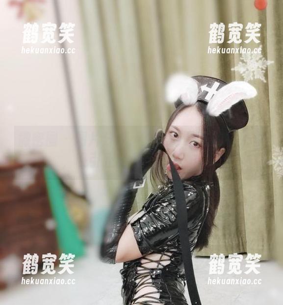 小玉吃果冻 微密圈 - 图片分享:小玉吃果冻的裤子里,吸引我的并不止是布料...