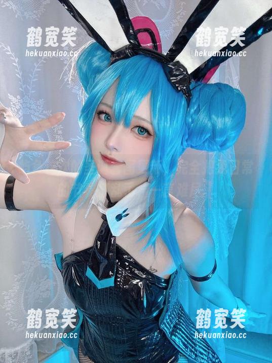 屿鱼 屿鱼这次的圣诞套图更新,完全把我日常的节奏打乱了,一言难尽。