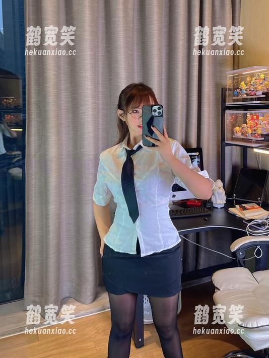 张思允nice 微密圈 - 遇见张思允nice:她的jk制服写真让我忍不住咽口水
