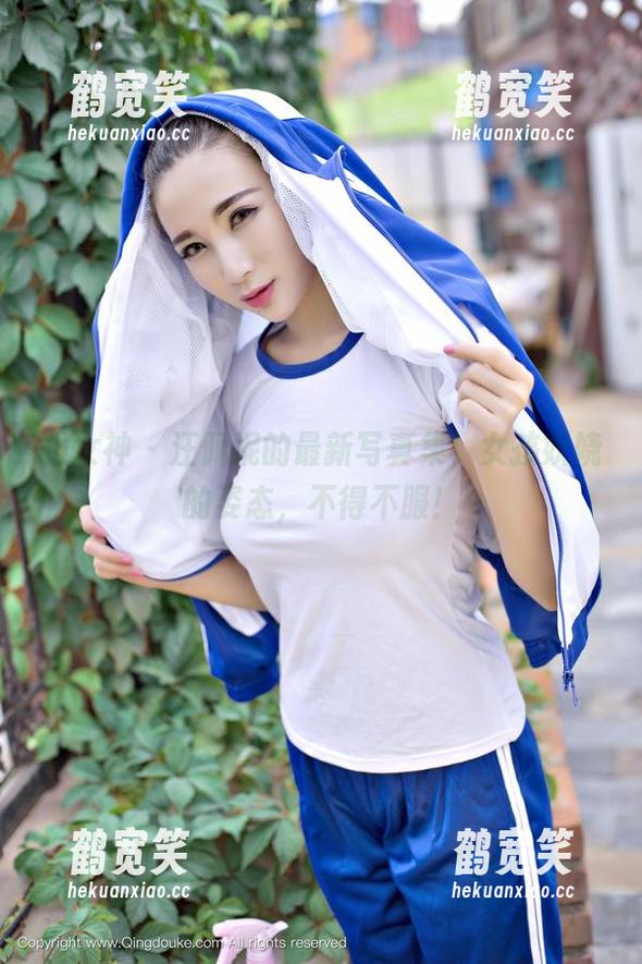 推女神 - 汪佩妮的最新写真集，女孩妖娆的姿态，不得不服！