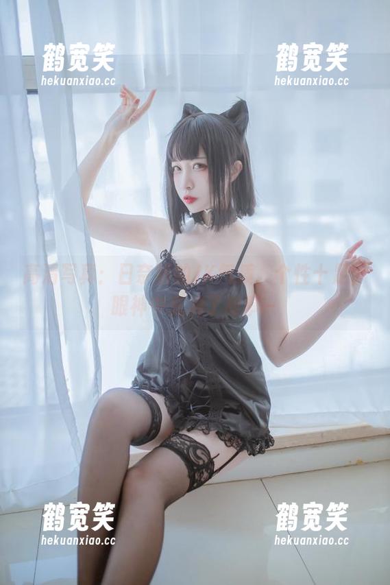 日奈娇 高清写真:日奈娇的JK气质,个性十足,眼神中充满了故事~