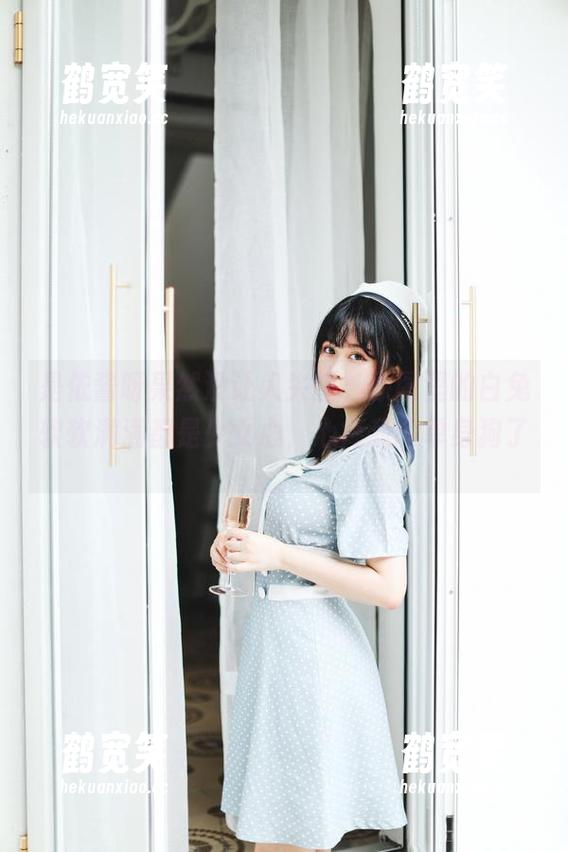 是依酱呀 是依酱呀果然没让人失望,原图里的白兔软软满满都是少女心,心疼我的单身狗了。
