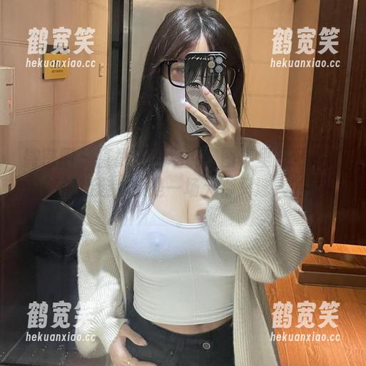 是可馨吖 微密圈 - 直截了当地说,图集里是可馨吖的旅拍精选,像是一场无聊又迷人的旅行。