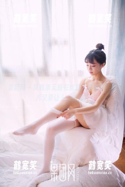 果团网-莫雅淇 果团网 - 莫雅淇无疑在炫耀,最新睡衣照片又要让人心痒痒。
