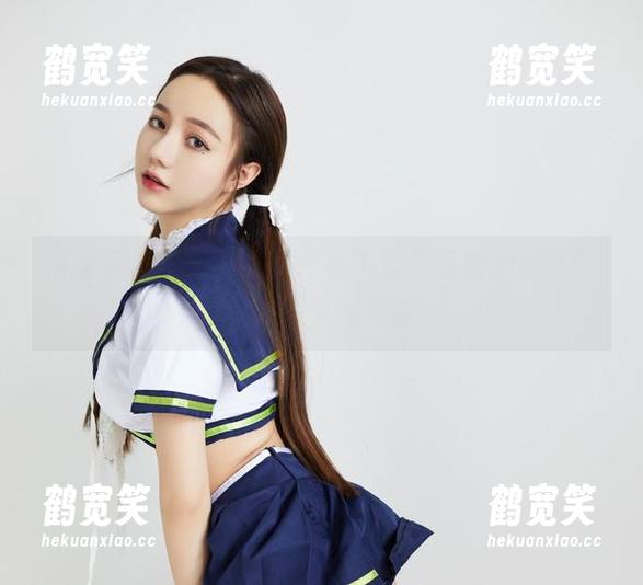 洛丽塔大哥在用红色内衣讲私房美图的故事，果然没事儿闲得慌！