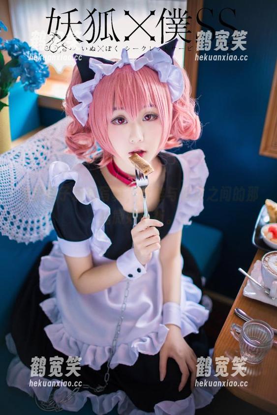 浅野菌子粉色写真，优雅与俏皮之间的那丝微妙平衡。