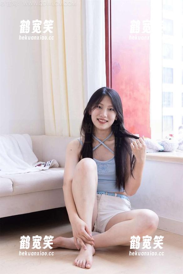 物恋传媒 - 小晴旅拍的最新写真：好像在说“跟我一起走吧！”