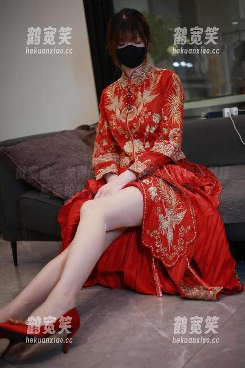 微密圈 - 免费试穿！白龙猫女教你如何搭配蟒蛇丝袜，每一步都很拿捏。