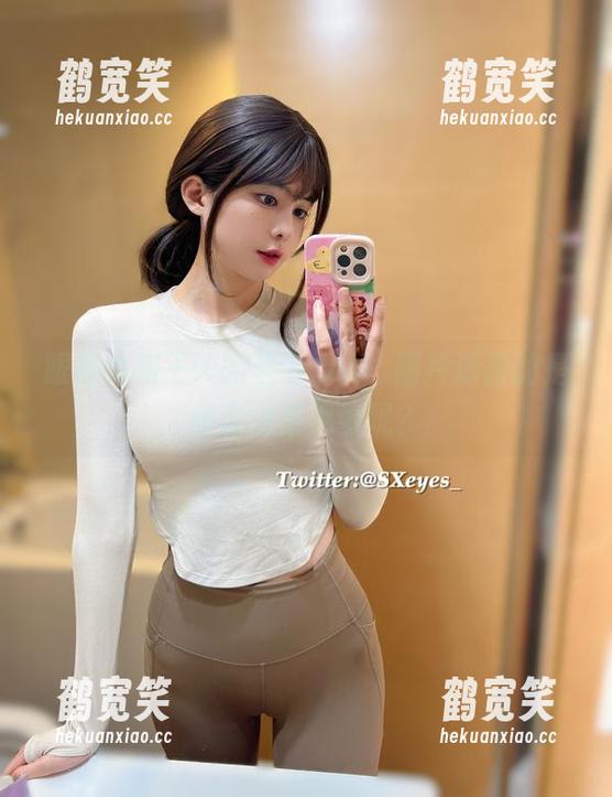 眼酱大魔王w 眼酱大魔王w的圣诞cos,图片透露的是甜蜜还是捣蛋呢?