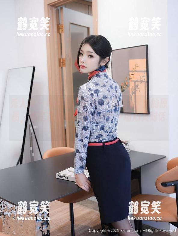 秀人网-伊小七MoMo 秀人网 - 每次翻看伊小七MoMo学姐的原图,都是在和她的套图进行一场心灵对话!