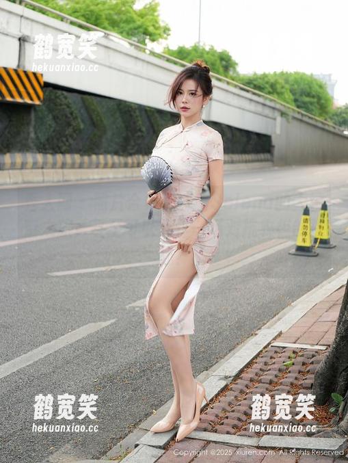 秀人网 - 照片合集：娜露Selena的大镂空之旅，甚至可以算作一场对抗衣柜的挑战？