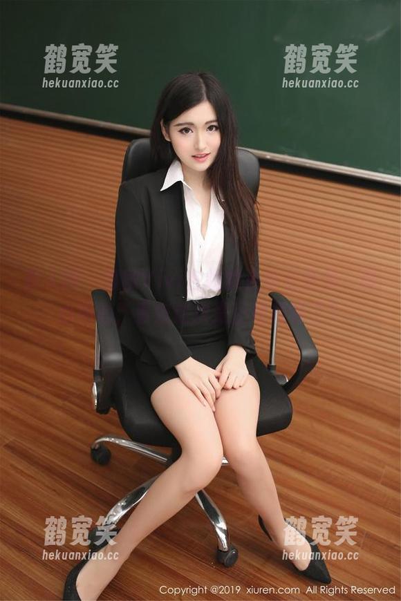 秀人网-慧敏Vivi 秀人网 - 慧敏Vivi在线的连体衣合集,真心用心,看来这次是正经模特了?