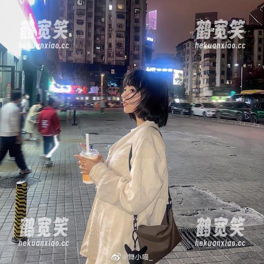 舞小喵 最新作品抢先看!舞小喵的“女友lab”,实验室新科幻!