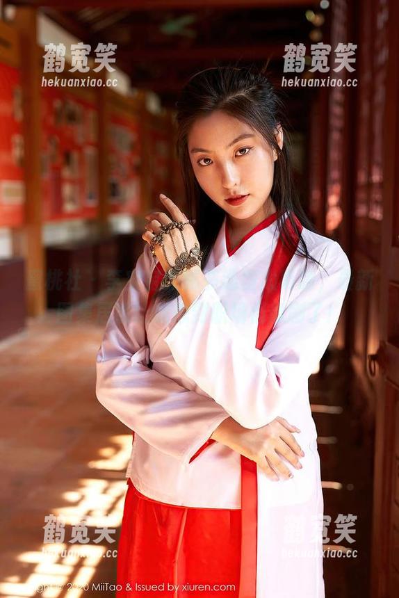 蜜桃社-李宝宝 蜜桃社 - 李宝宝的秘书造型太吸睛,最新图集居然让我想到职场偶像剧了!