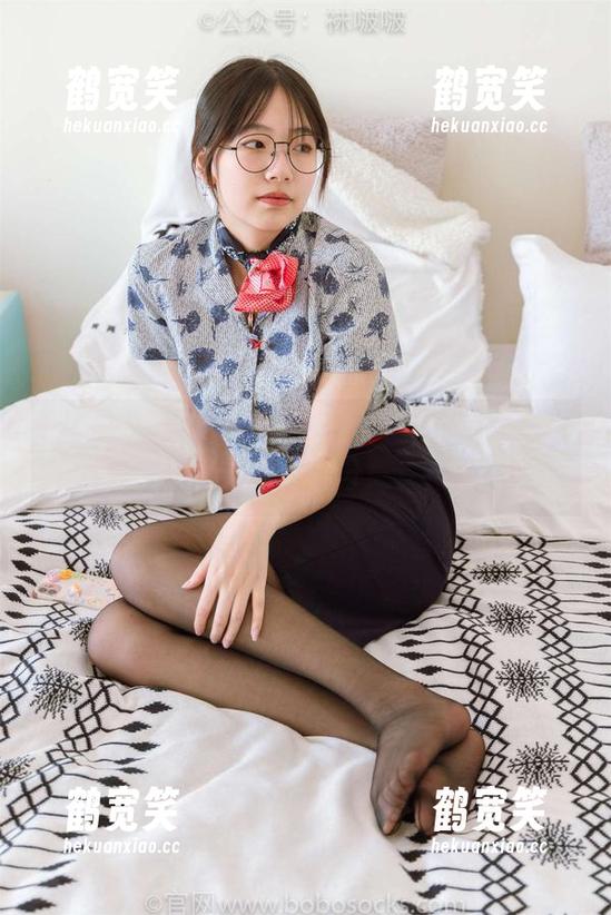 袜啵啵-小甜豆 袜啵啵 - 小甜豆的沉醉:美图女仆装集合,萌力满分!