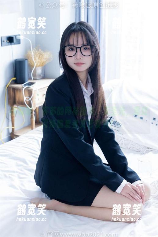 袜啵啵-苏苏 袜啵啵 - 苏苏的网袜图集:无圣光,霓虹闪烁偏爱者文艺复兴!