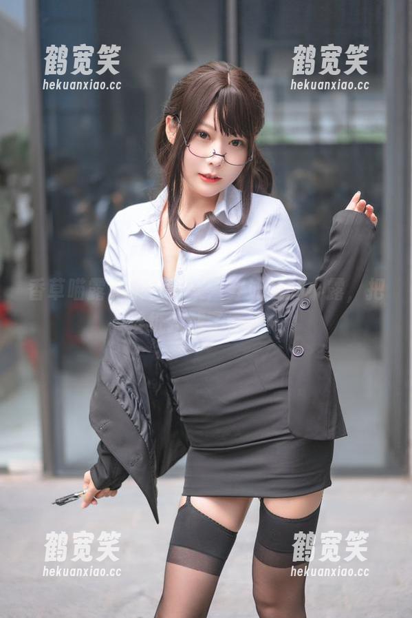 香草喵露露 香草喵露露快乐合集:穿泳装的小露,把壁纸换成了奇葩!