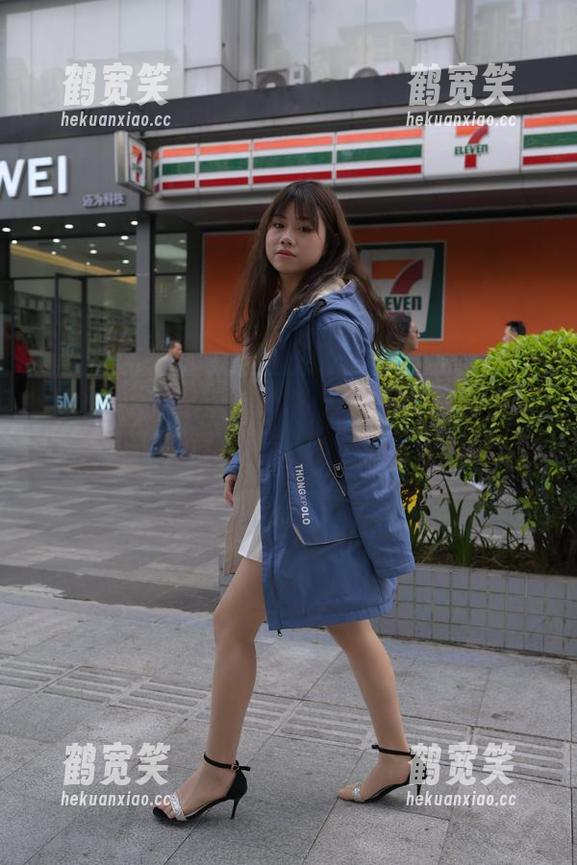 有一种美叫魔镜街拍白色吊带，轻轨上唯美壁纸，快来收藏，做人不能太低调！